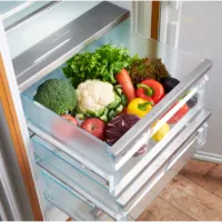 ミーレは「冷蔵庫の日」に向け、ミスト噴射や湿度調整で野菜の鮮度を長期間保つ自社冷蔵庫の実証結果を公開した。(写真/ミーレ・ジャパンPR事務局提供) ミーレは「冷蔵庫の日」に向け、ミスト噴射や湿度調整で野菜の鮮度を長期間保つ自社冷蔵庫の実証結果を公開した。(写真/ミーレ・ジャパンPR事務局提供)