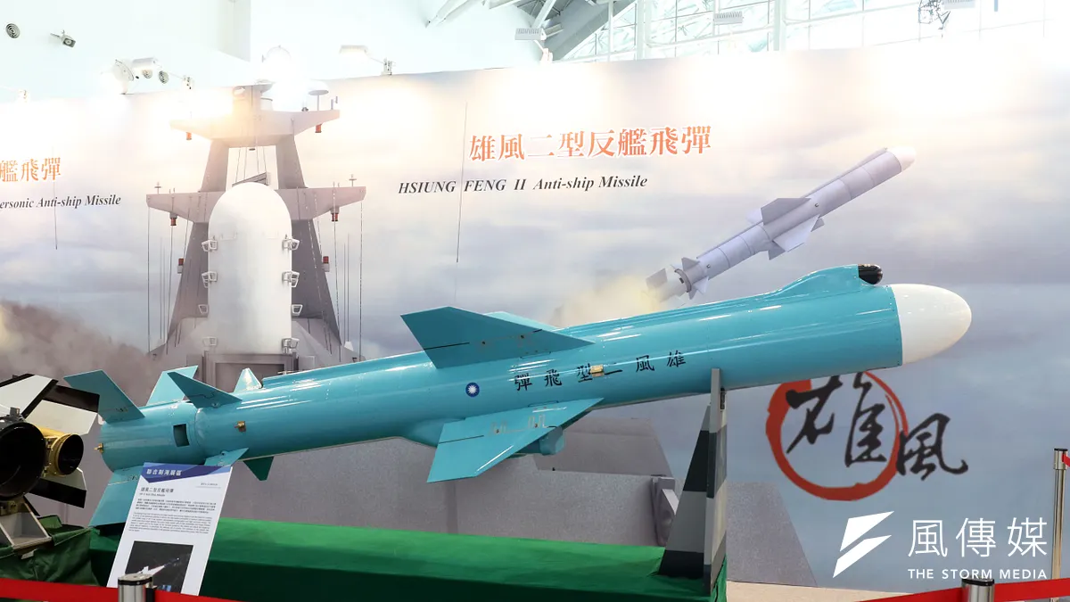 前參謀總長李喜明心目中的微型飛彈突擊艇,排水量約莫數十噸,可搭載2枚雄風2型反艦飛彈。圖為國防展展示雄風2型飛彈模型。(資料照,蘇仲泓攝)