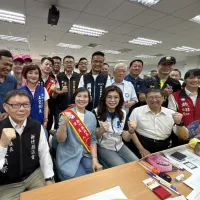 2026竹北市長藍白合徹底破局,新竹縣長楊文科(前右二)發公開信下令,國民黨員不得為非黨提名人助選,否則將依黨章嚴肅查處。(資料照,中央社) 2026竹北市長藍白合徹底破局,新竹縣長楊文科(前右二)發公開信下令,國民黨員不得為非黨提名人助選,否則將依黨章嚴肅查處。(資料照,中央社)