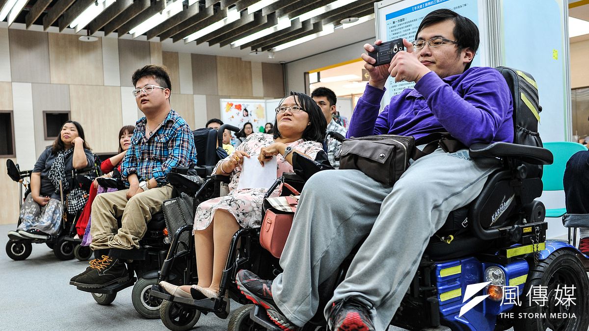 「礙美 愛美」座談會暨攝影作品成果展,參與拍攝的模特兒。(甘岱民攝) 「礙美 愛美」座談會暨攝影作品成果展,參與拍攝的模特兒。(甘岱民攝)