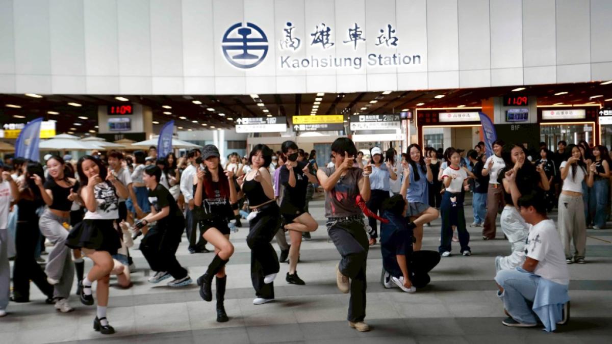 雄爭舞鬥暖身起跑!K-POP快閃首站高雄車站登場 四大地標接力炒熱國際街舞賽