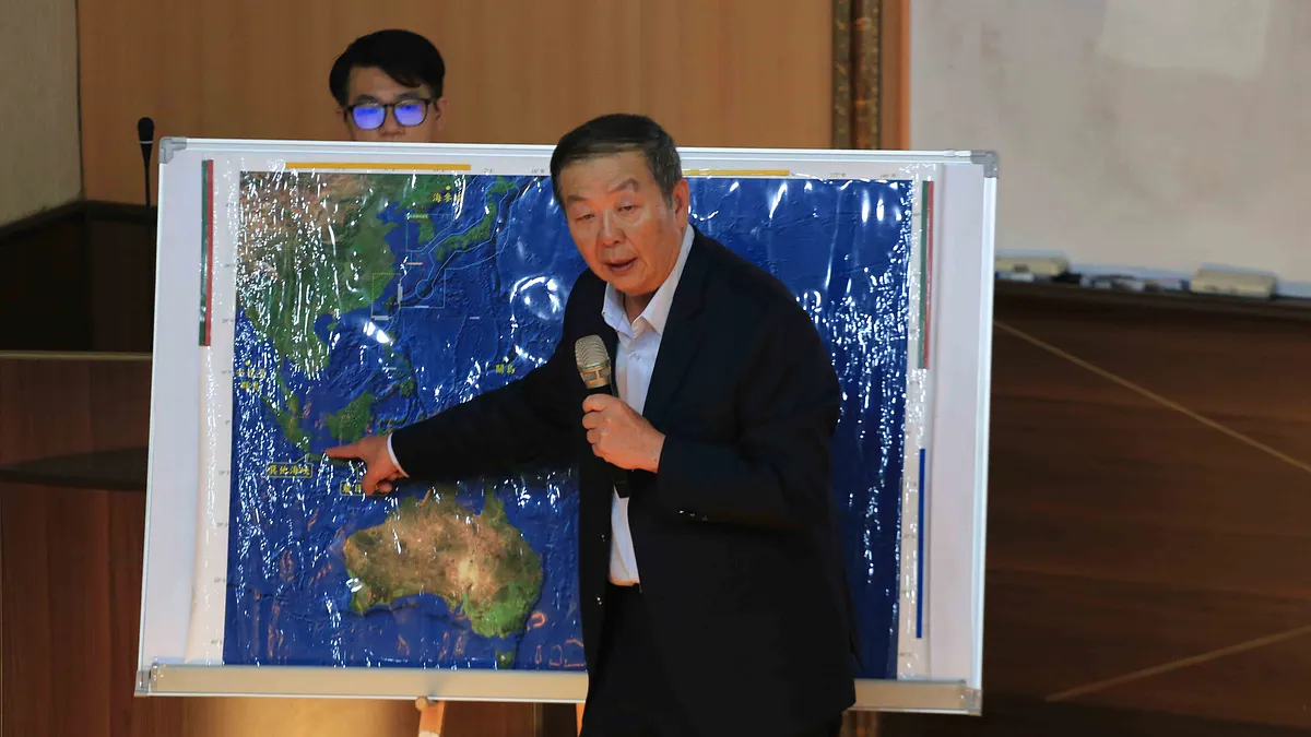 潛艦小組召集人、國安會諮詢委員黃曙光,是台灣打造潛艦的代表性人物。(中山大學提供)