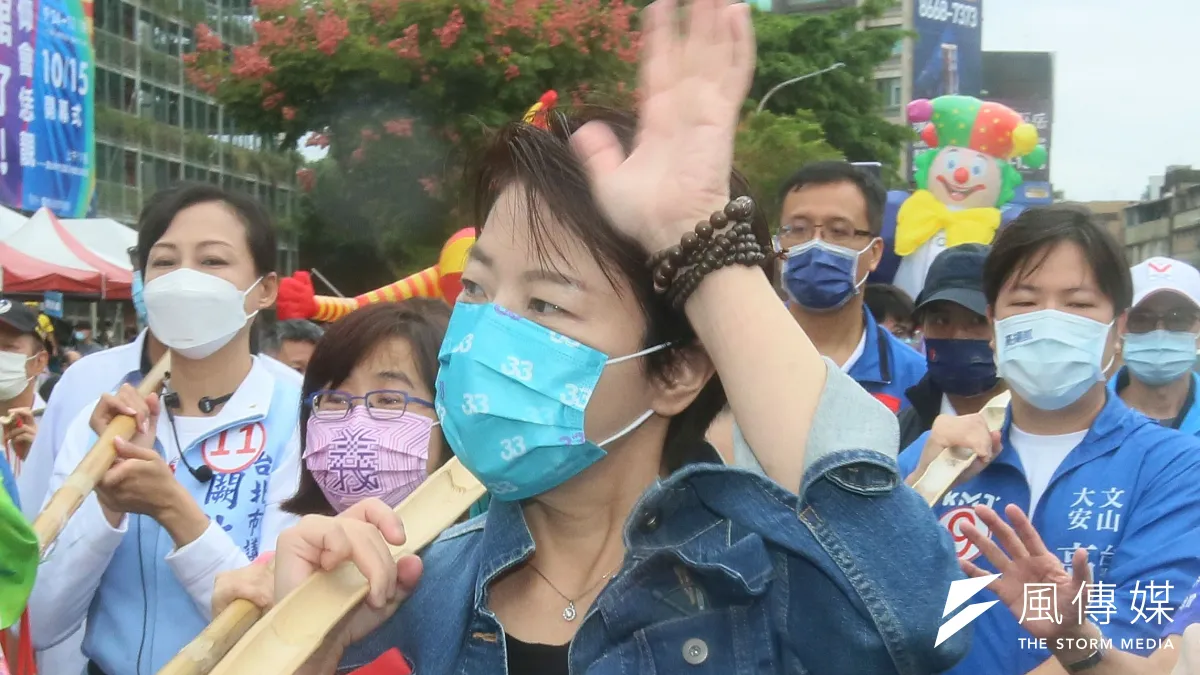 台北市長候選人黃珊珊23日出席2022台北客家義民嘉年華挑擔奉飯主祭典禮。(柯承惠攝)