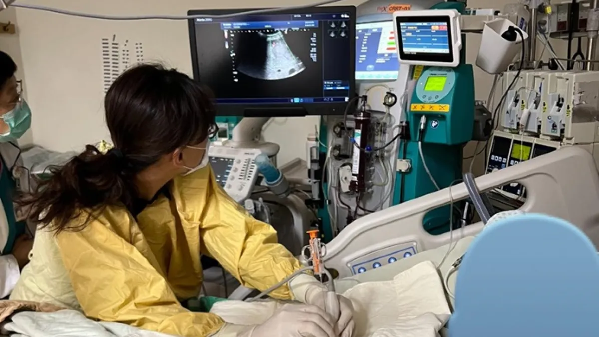 黃俊德醫師將姪子從死亡率高達70%以上的肝衰竭中救回。(圖/翻攝自黃俊德醫師FB)
