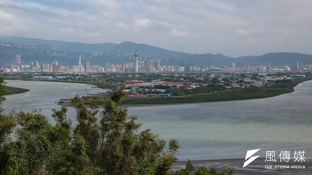 筆者認為,社子島解除禁建無法根治問題,唯有透過區段徵收,整合產權、改善設施、規劃動線,才能讓居民擁有安全、合法、有尊嚴的家園。(資料照,顏麟宇攝) 筆者認為,社子島解除禁建無法根治問題,唯有透過區段徵收,整合產權、改善設施、規劃動線,才能讓居民擁有安全、合法、有尊嚴的家園。(資料照,顏麟宇攝)