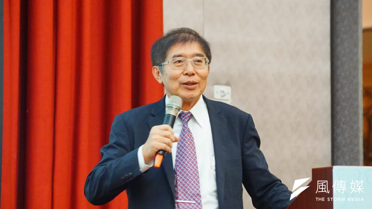 衛生福利部中央健康保險署署長李伯璋表示,今年除夕開診率與以往相當,民眾也可以手機下載「全民健保行動快易通」應用程式,以找尋最鄰近的醫療服務。(資料照,盧逸峰攝)