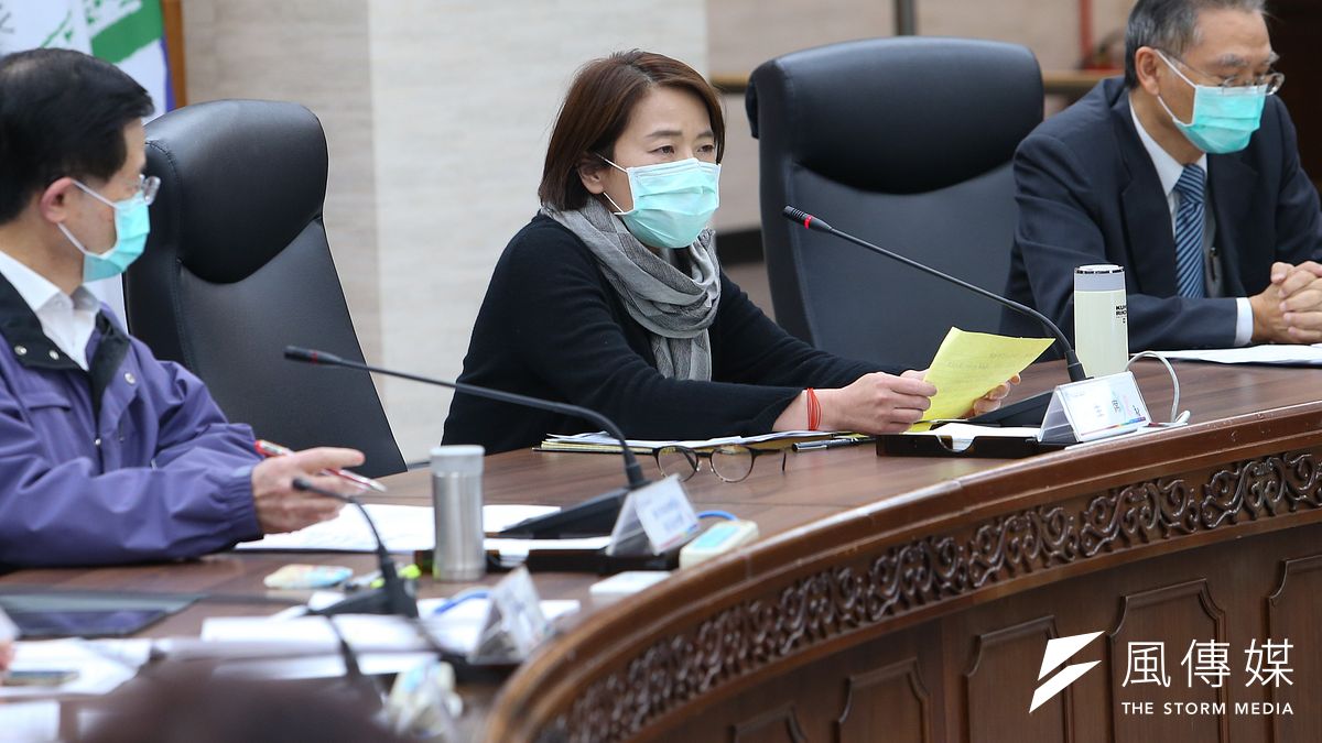 台北市政府3日宣布釋出20萬片戰備口罩,副市長黃珊珊(見圖)表示,配給之後,醫院的部分大概可有7天存量,基層醫療院所與照護機構存量可達2天。(資料照,顏麟宇攝) 台北市政府3日宣布釋出20萬片戰備口罩,副市長黃珊珊(見圖)表示,配給之後,醫院的部分大概可有7天存量,基層醫療院所與照護機構存量可達2天。(資料照,顏麟宇攝)