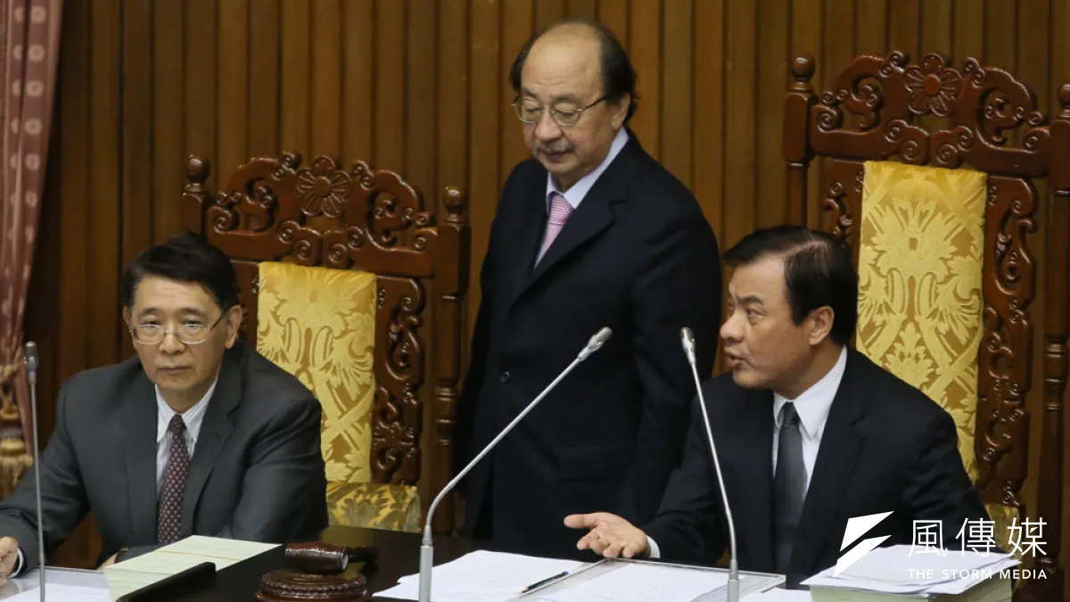 柯建銘(中)蘇嘉全(右)可能在不分區綠委名單一進一出。(柯承惠攝)