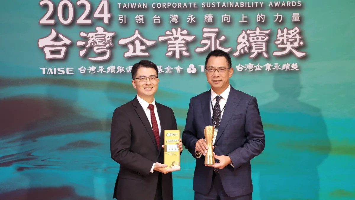 南山人壽獲頒本屆「台灣100大永續典範企業獎」及「永續報告獎金融及保險業-第一類白金級」兩大獎肯定。(圖片提供:南山人壽)