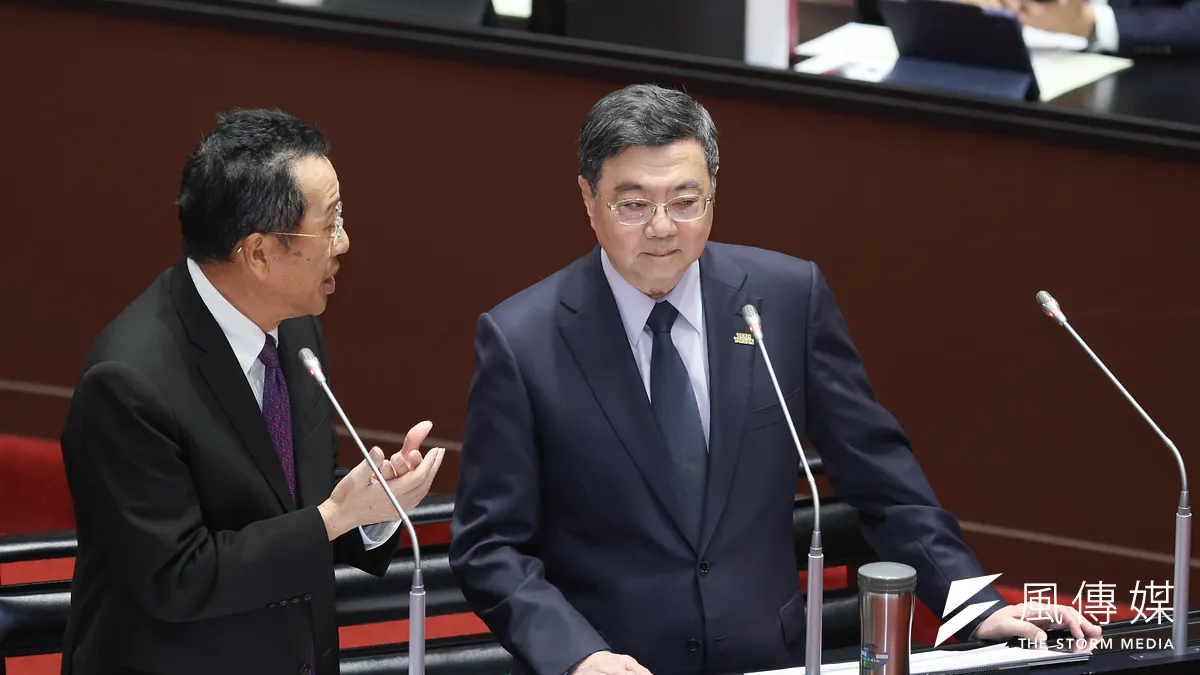 行政院長卓榮泰「私人包機」從松指部出境到東京看球賽,讓軍方也尷尬。圖為卓揆與國防部長顧立雄立法院備詢。(陳品佑攝)