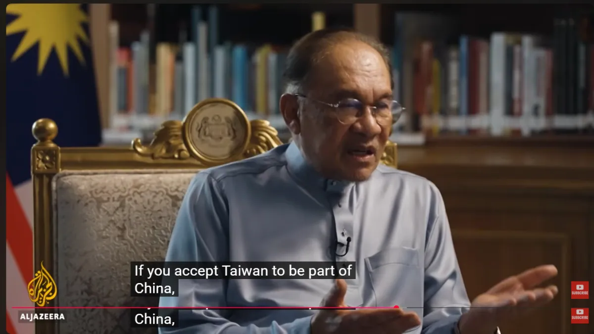 馬來西亞首相安華接受半島電視台專訪,談論有關一個中國和「武統」想法。(翻攝自YouTube影片)