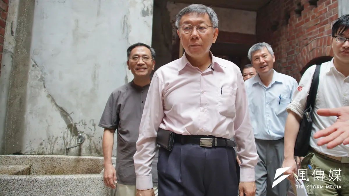 柯文哲(中)選擇萊豬議題對中央政府猛開炮,成功重回網路聲量排行榜。(盧逸峰攝)