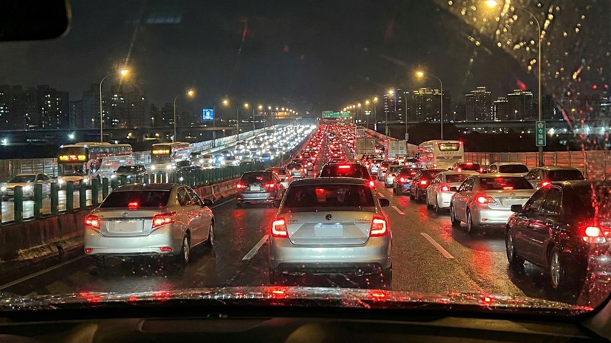 過年返鄉不想塞車就存起來!春節高速公路怎麼走最順暢?這1招提前知道有沒有塞車?9天連假不塞車全攻略