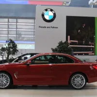 中國汽車上個月在歐洲新車銷售占比首次破10%,與此同時,德國汽車製造商則紛裁員減成本,以求挺過中國汽車大舉進攻;分析師認為德國經濟核心之一的汽車業有永久萎縮之虞。圖為慕尼黑的BMW博物館展廳一隅。(中央社) 中國汽車上個月在歐洲新車銷售占比首次破10%,與此同時,德國汽車製造商則紛裁員減成本,以求挺過中國汽車大舉進攻;分析師認為德國經濟核心之一的汽車業有永久萎縮之虞。圖為慕尼黑的BMW博物館展廳一隅。(中央社)
