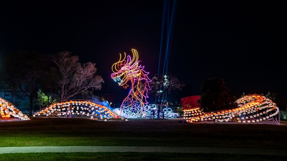 2024屏東燈節15公尺主燈「龍躍屏東」在縣民公園燈區登場。(圖/屏東縣政府傳播暨國際事務處提供) 2024屏東燈節15公尺主燈「龍躍屏東」在縣民公園燈區登場。(圖/屏東縣政府傳播暨國際事務處提供)