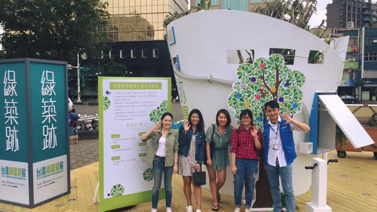 台達綠築跡設計營榮獲特優獎的輔大冠軍團隊,以扭蛋機具有創意又趣味的概念,讓民眾把扭蛋帶回家種植培養永續與綠能的概念。(圖/台達 Delta@facebook)