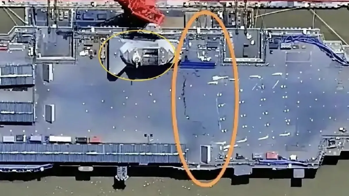 網傳福建艦甲板出現「裂痕」的照片。(翻攝網路)