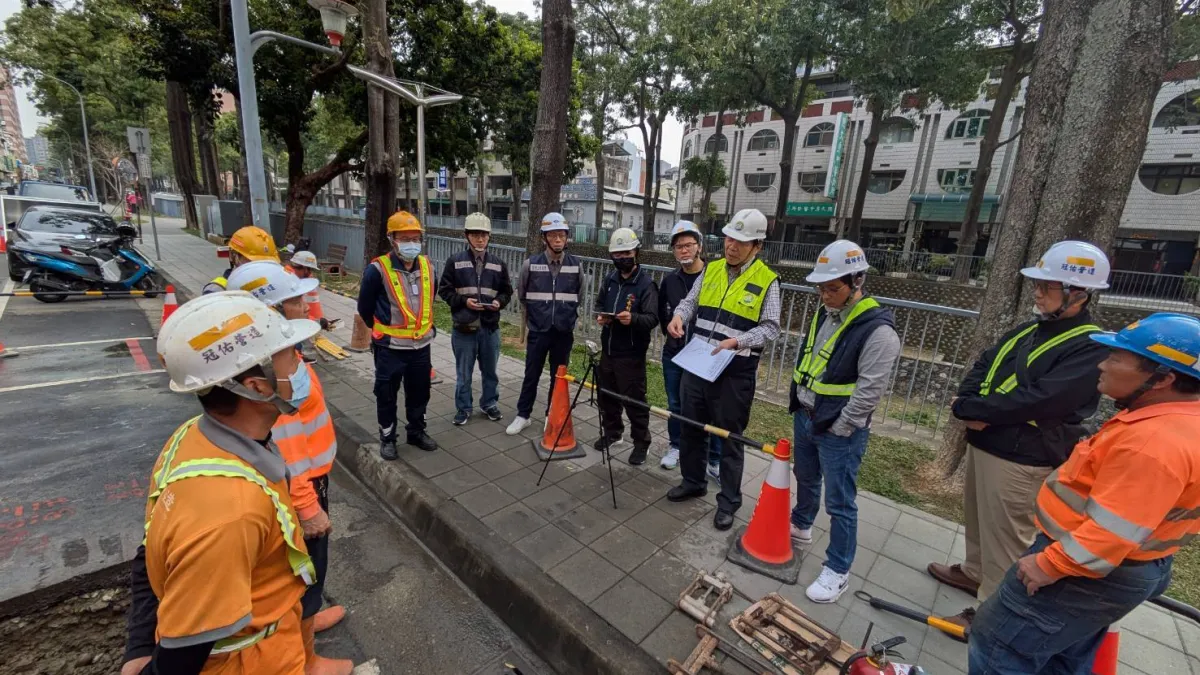 台中市府水利局會同欣中天然氣公司加強巡檢工地。(圖/台中市政府)