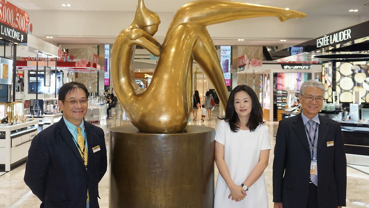 慶祝母親節 南紡購物中心女性銅雕藝術展開鑼 慶祝母親節 南紡購物中心女性銅雕藝術展開鑼