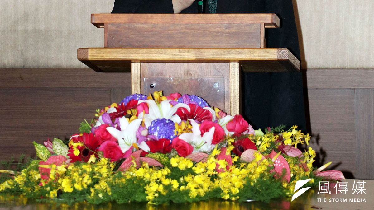 勞動部上午舉行新舊任部長交接典禮,新任部長林美珠致詞感謝卸任部長郭芳煜,強調會在既有的基礎上繼續努力。(蘇仲泓攝) 勞動部上午舉行新舊任部長交接典禮,新任部長林美珠致詞感謝卸任部長郭芳煜,強調會在既有的基礎上繼續努力。(蘇仲泓攝)