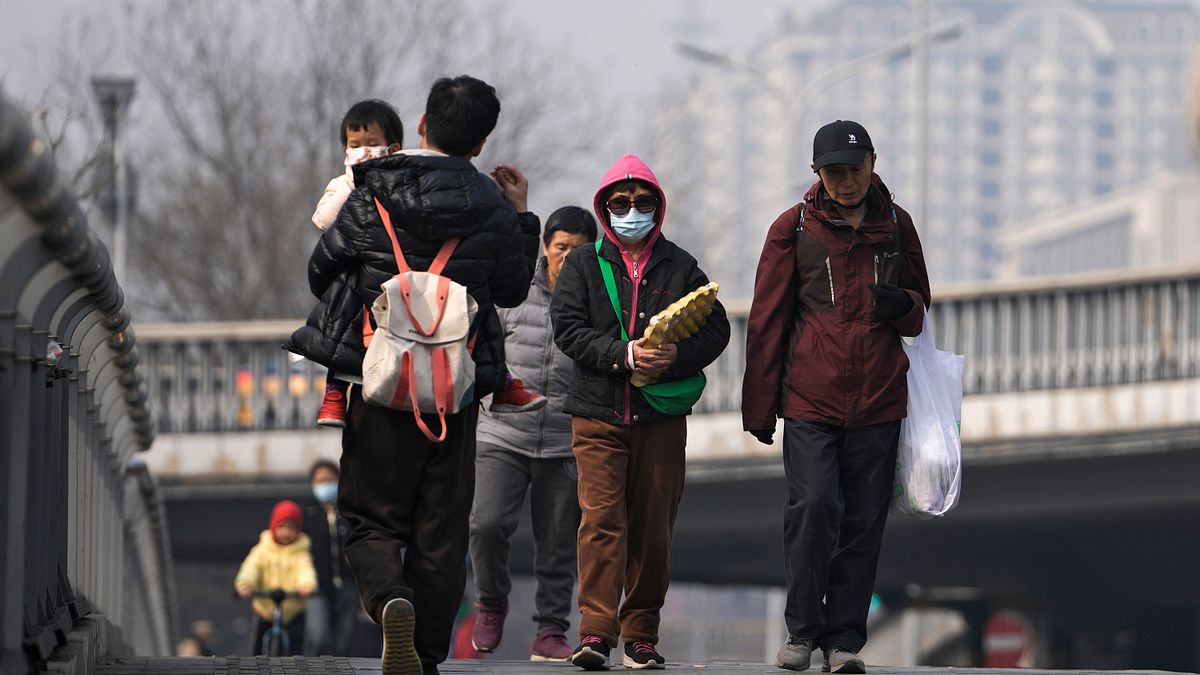 筆者表示,台灣生育率還能再低嗎?對於未來經濟狀況、社會環境的擔憂,就足以影響年輕人對生育的規劃。(資料照,美聯社) 筆者表示,台灣生育率還能再低嗎?對於未來經濟狀況、社會環境的擔憂,就足以影響年輕人對生育的規劃。(資料照,美聯社)