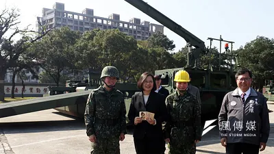 兩強之下難為小,民主一中可以為台灣戰略。總統蔡英文前往桃園地區視導陸軍53工兵群。(蘇仲泓攝)