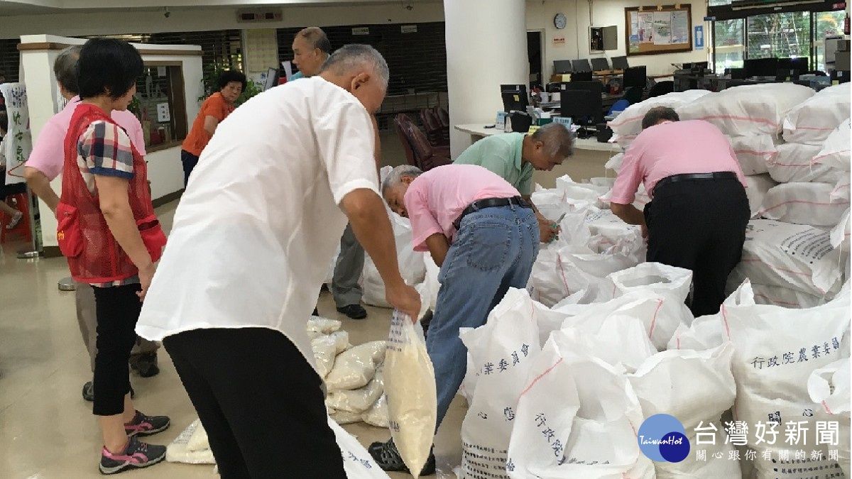 關懷弱勢 板橋公所7據點發12萬公斤愛心米 關懷弱勢 板橋公所7據點發12萬公斤愛心米
