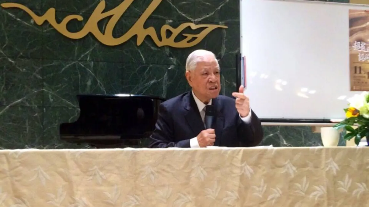 前總統李登輝前往成功大學演講,除了面對陸生諷刺提問神回外,對先前馬習會表示:「總統馬英九表現遠遠不及中國主席習近平。」(取自李登輝臉書)