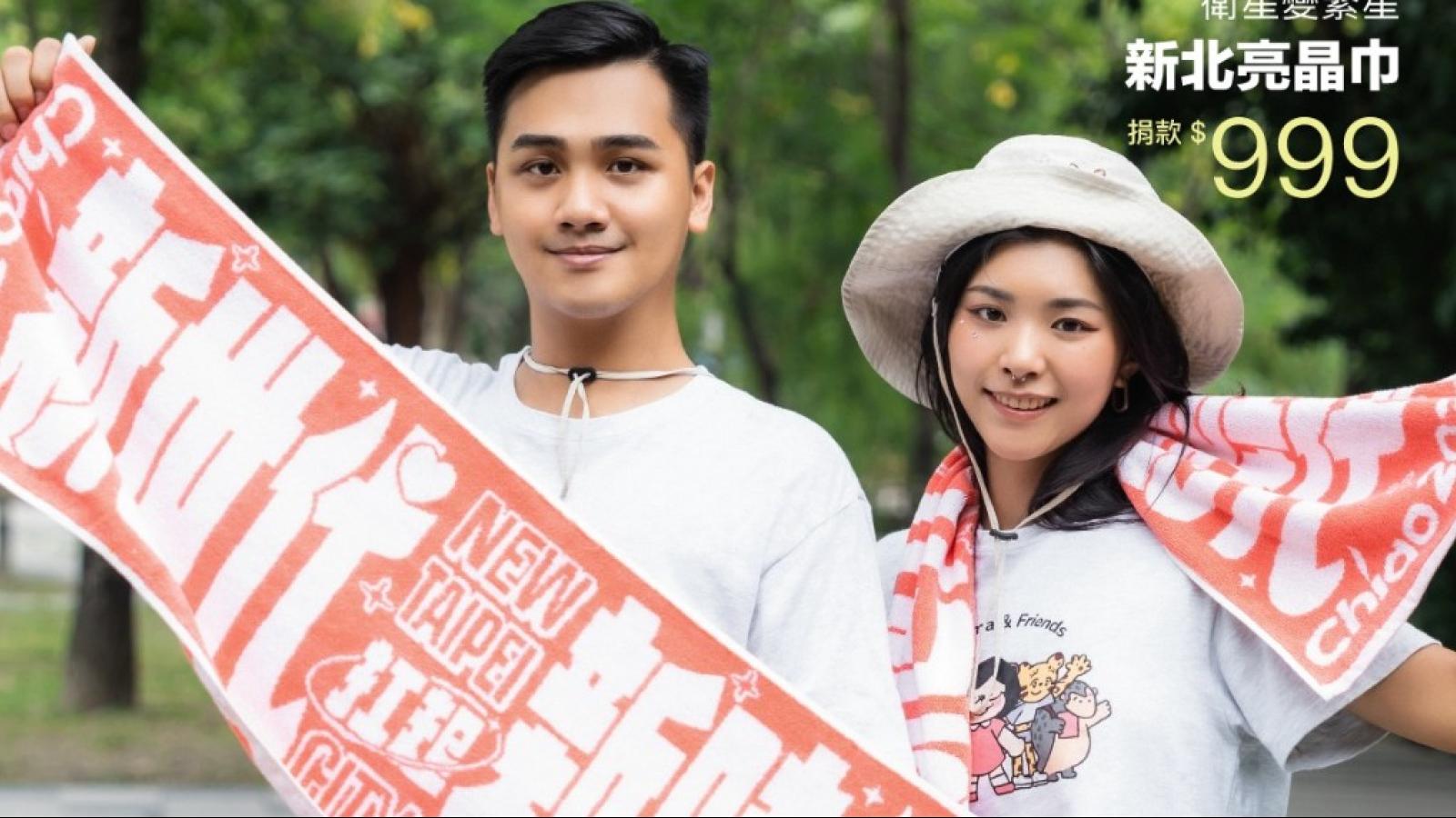 蘇巧慧第二波募款小物登場!推短袖帽T、亮晶巾、棒球帽 發言人群拍形象照超吸睛