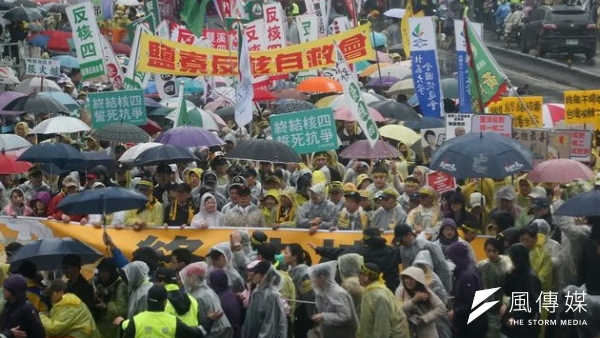 3月8日全台廢核大遊行順利結束,主辦單位表示,共有12萬人參加。 (余志偉攝)