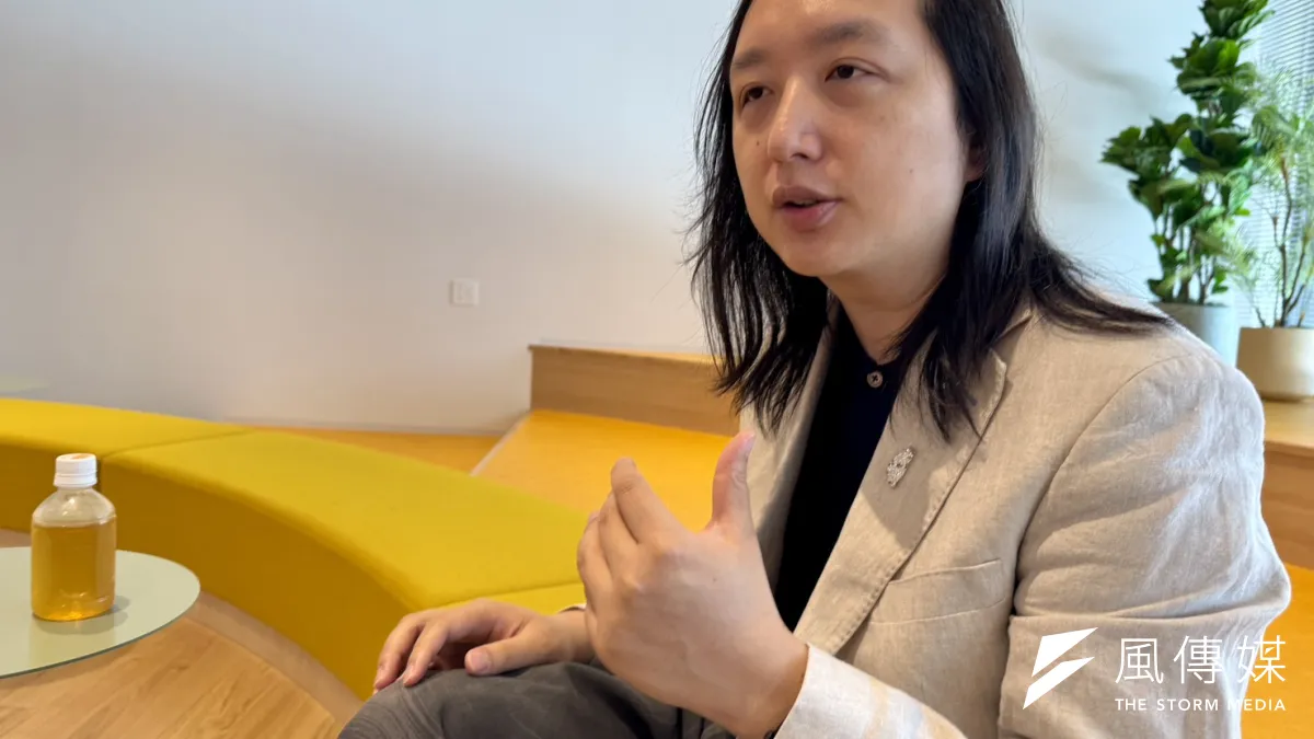 前數位發展部部長唐鳳接受《風傳媒》專訪。(黃信維攝)