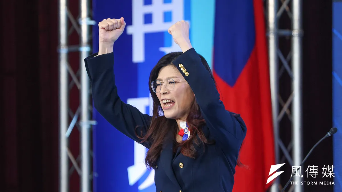 新任国民党主席の鄭麗文氏が初の全代会で熱のこもった演説を行い、多くの党代表から好評を得たが、党内には緊張感が漂う。(写真/顏麟宇撮影) 新任国民党主席の鄭麗文氏が初の全代会で熱のこもった演説を行い、多くの党代表から好評を得たが、党内には緊張感が漂う。(写真/顏麟宇撮影)