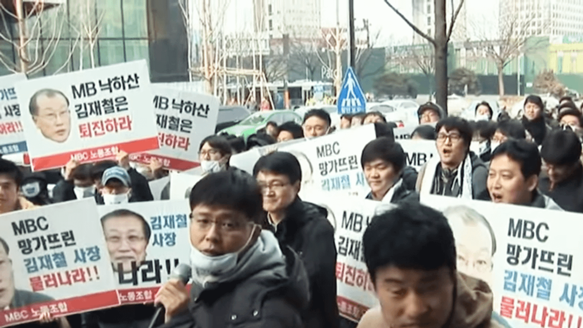 「買一送一」就原諒說謊業者的台灣人,快看看韓國記者如何對抗體!(圖/取自youtube) 「買一送一」就原諒說謊業者的台灣人,快看看韓國記者如何對抗體!(圖/取自youtube)