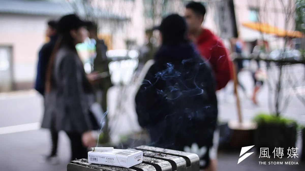 「校園全面禁菸」是《菸害防制法》中最原則性的法條之一,更是一般人認知中的理所當然,但現實情況又是如何呢?示意圖。(陳品佑攝)【吸菸有害健康】 「校園全面禁菸」是《菸害防制法》中最原則性的法條之一,更是一般人認知中的理所當然,但現實情況又是如何呢?示意圖。(陳品佑攝)【吸菸有害健康】