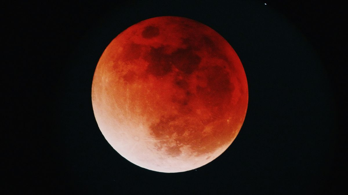 「血月」月全食台灣元宵節也看得到!「觀看時間、方式、代表什麼」一次看,錯過再等2年