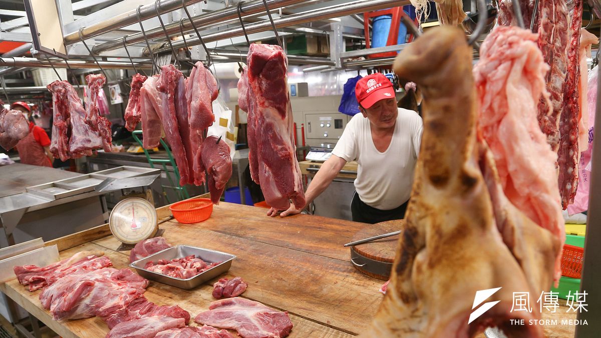 有立委收到食藥署提供的學界評估報告提到,若進口牛、豬肉品中的萊克多巴胺含量,控制在建議的最大殘留容許量之下,一般族群即使全數食用,仍在可接受範圍。(資料照,顏麟宇攝) 有立委收到食藥署提供的學界評估報告提到,若進口牛、豬肉品中的萊克多巴胺含量,控制在建議的最大殘留容許量之下,一般族群即使全數食用,仍在可接受範圍。(資料照,顏麟宇攝)