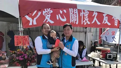 彰化縣國民黨籍議員柯振杯(右)三度酒駕肇事,彰化地方法院判處7個月徒刑,併科罰金新台幣6萬元,雖然柯上訴爭取減刑,但高等法院台中分院昨(7)天駁回上訴,全案確定,柯振杯將創下全台首例,議員身分將被解職並入監服刑。(取自柯振杯臉書)