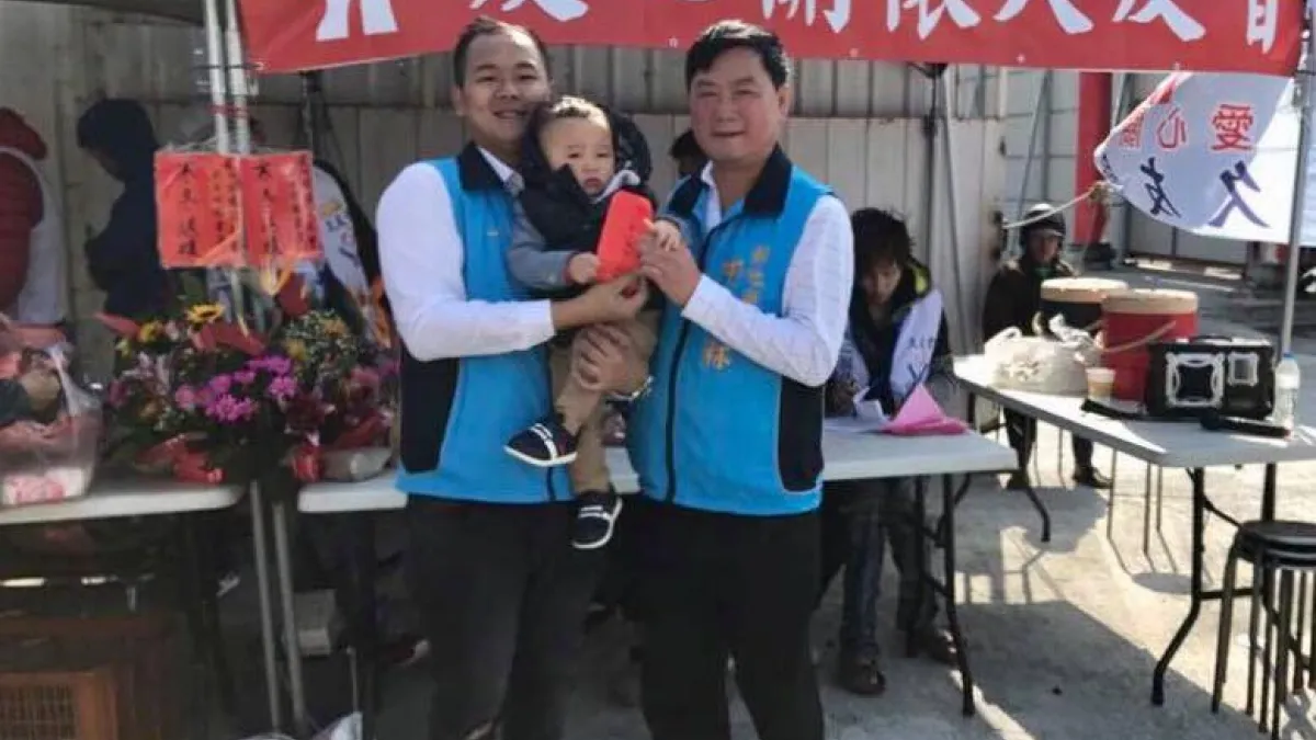 彰化縣國民黨籍議員柯振杯(右)三度酒駕肇事,彰化地方法院判處7個月徒刑,併科罰金新台幣6萬元,雖然柯上訴爭取減刑,但高等法院台中分院昨(7)天駁回上訴,全案確定,柯振杯將創下全台首例,議員身分將被解職並入監服刑。(取自柯振杯臉書)