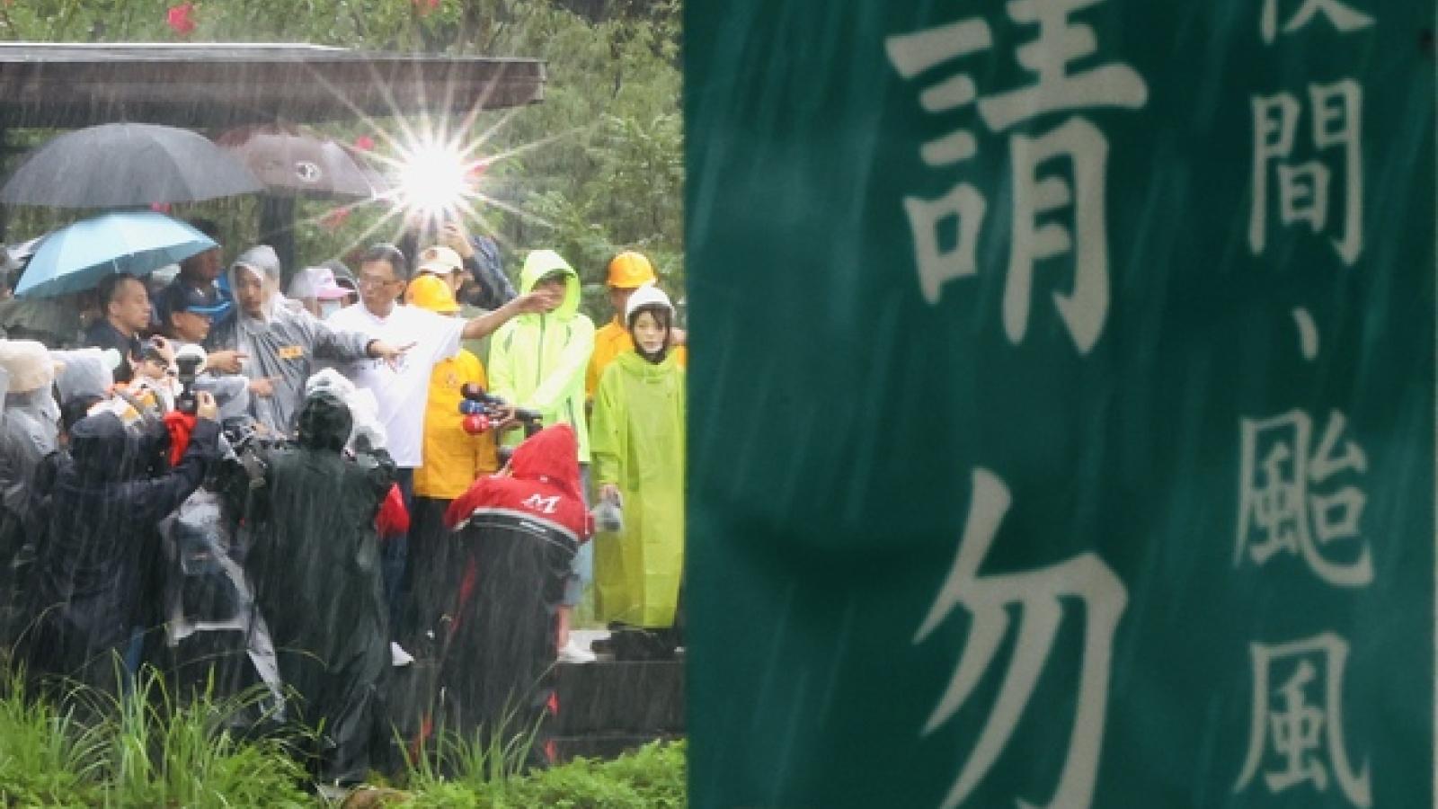 颱風假淪為連任工具?BBC解析「台灣放假政治學」:選舉年討好選民,放假機率暴增31%