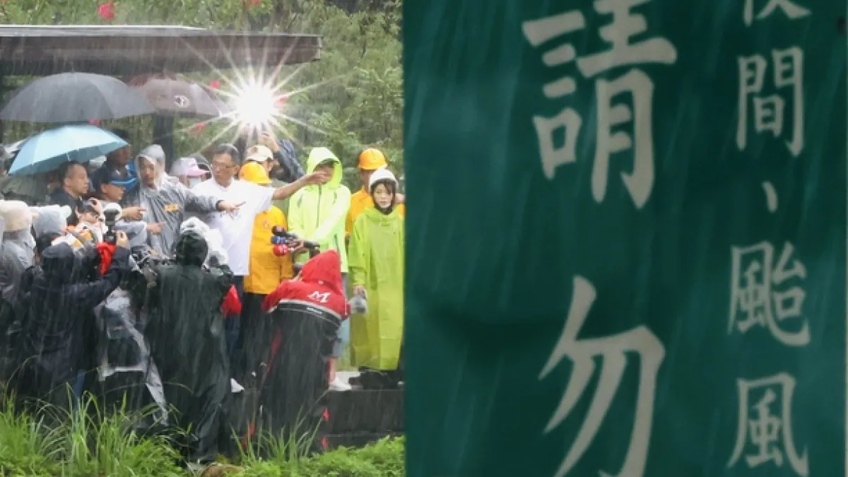 2026年10月23日,颱風薔琵進逼台灣,台北市長蔣萬安前往金瑞治水園區視察多功能滯洪池及溢流緊急疏散避難機制,確認整備作業。(中央社)
