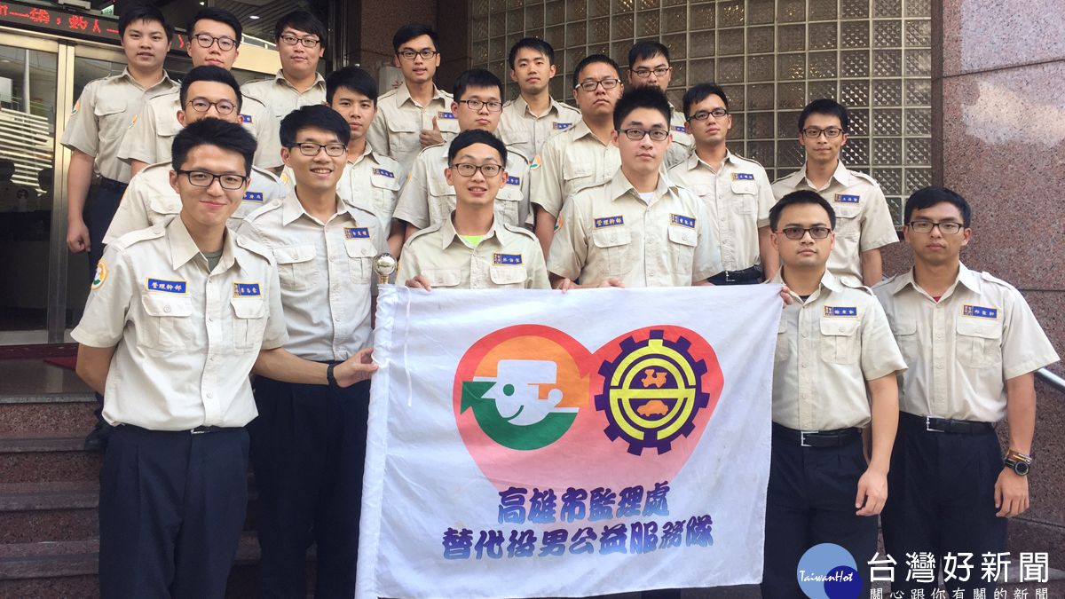 熱血助人 高市監理所替代役男捲袖捐血 熱血助人 高市監理所替代役男捲袖捐血