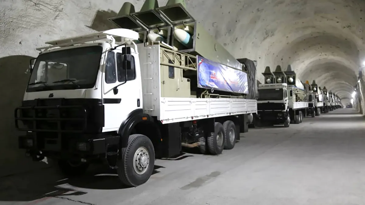 伊朗伊斯蘭革命衛隊大方秀出一處地下基地,向美國展示軍力。(AP via Sepah News)