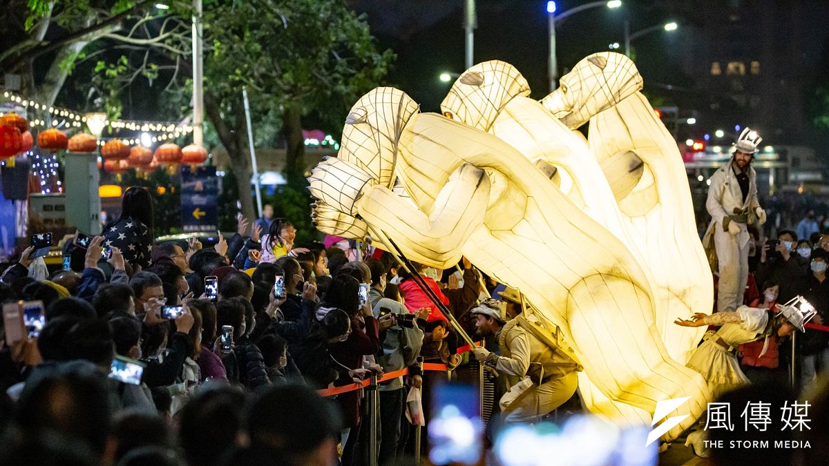 國際級表演團體如西班牙空中精靈、來自法國白馬秀、大白熊的演出也令觀眾印象深刻。 (圖/徐炳文攝) 國際級表演團體如西班牙空中精靈、來自法國白馬秀、大白熊的演出也令觀眾印象深刻。 (圖/徐炳文攝)