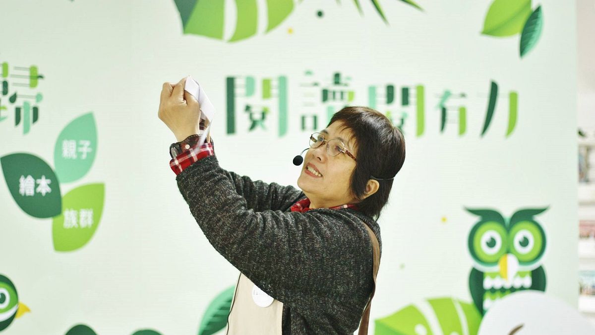 老師林惠美受邀於Picul泰山森林書屋舉辦特別摺紙課程。(圖/新北市原民局提供) 老師林惠美受邀於Picul泰山森林書屋舉辦特別摺紙課程。(圖/新北市原民局提供)