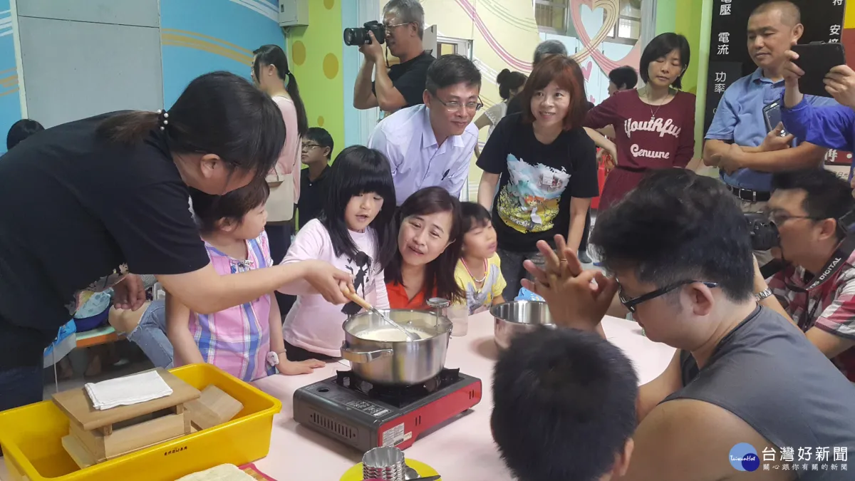 畫古厝做豆腐 深坑親子中心樂無窮