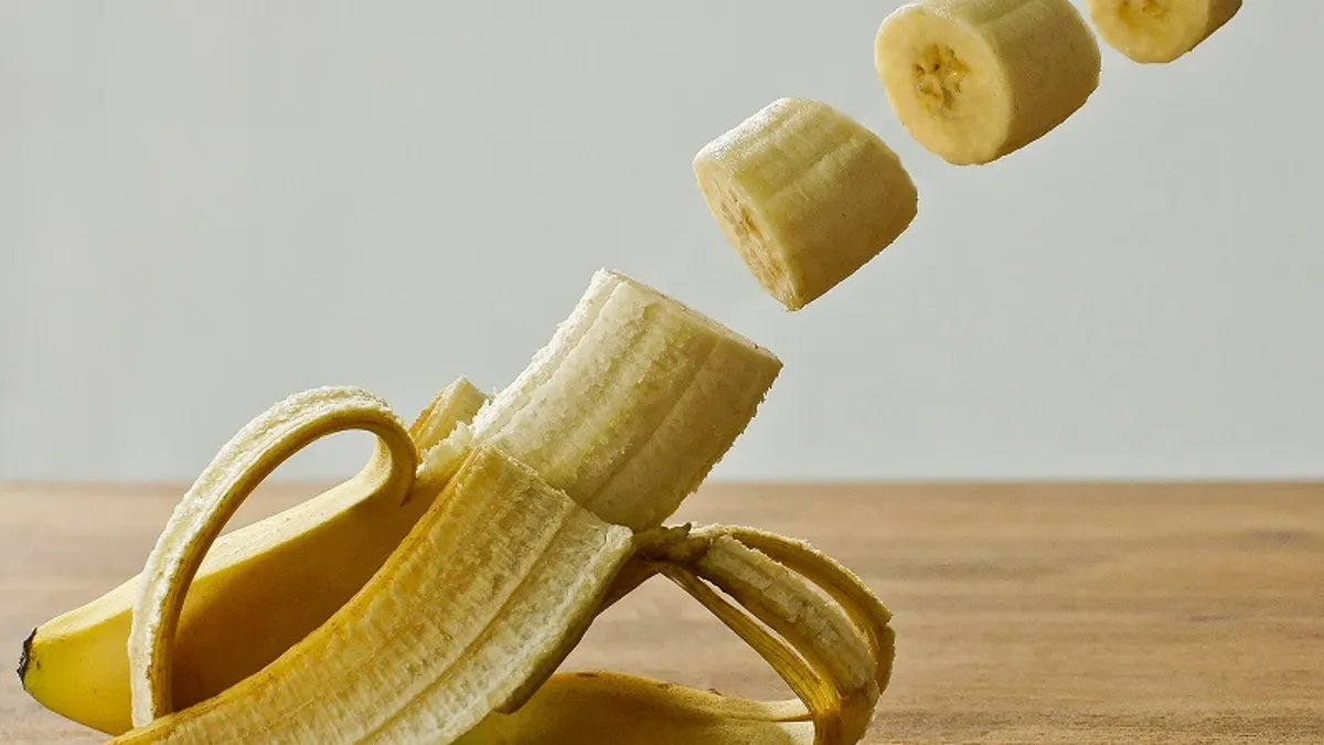 陳荷明和許多與黃葉病對抗的科學家正分頭努力,最終希望找到香蕉抗黃葉病的基因,掌握抗病的機制,幫助香蕉擊退黃葉病,讓蕉農有香蕉可種,民眾永遠有美味又方便的香蕉可享用。(圖/pixabay) 陳荷明和許多與黃葉病對抗的科學家正分頭努力,最終希望找到香蕉抗黃葉病的基因,掌握抗病的機制,幫助香蕉擊退黃葉病,讓蕉農有香蕉可種,民眾永遠有美味又方便的香蕉可享用。(圖/pixabay)