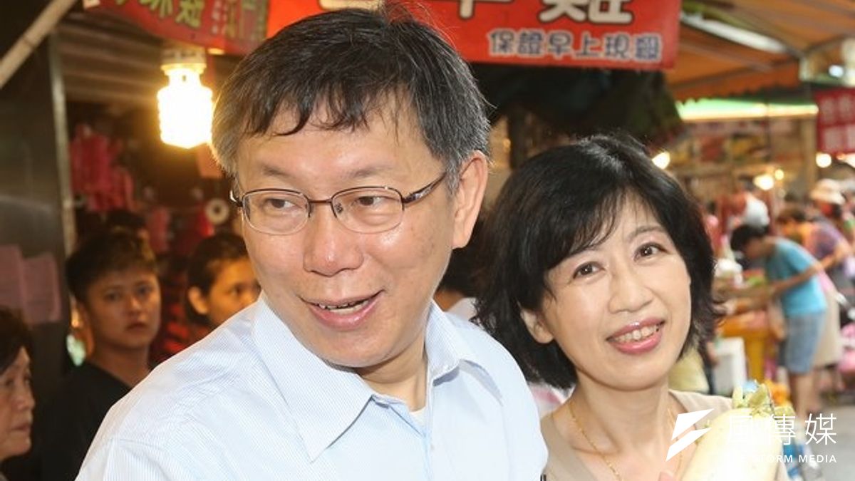 台大醫師柯文哲於在野整合民調中勝出,妻子陳佩琪不忘在臉書PO文打氣。(資料照片,吳逸驊攝) 台大醫師柯文哲於在野整合民調中勝出,妻子陳佩琪不忘在臉書PO文打氣。(資料照片,吳逸驊攝)