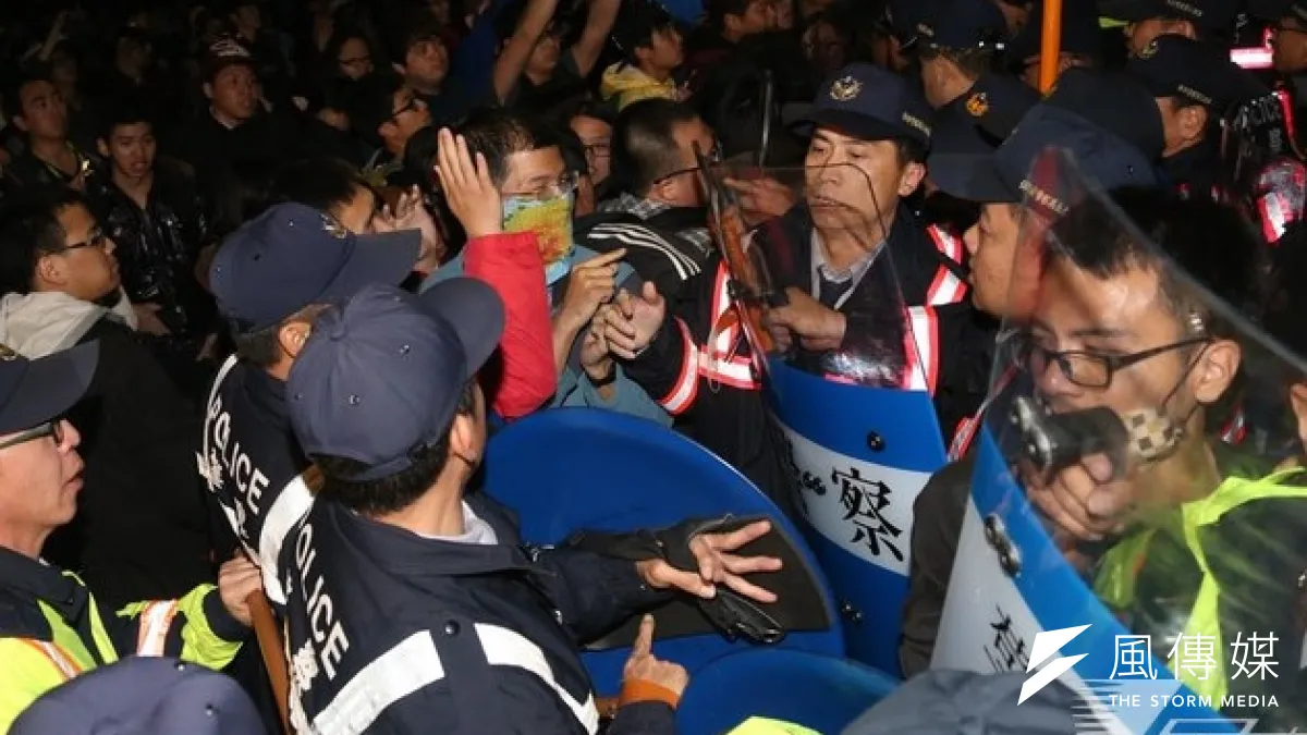 學生佔領政院,蘇貞昌與蔡英文都發表聲明要求總統馬英九出面和學生對話。(吳逸驊攝)