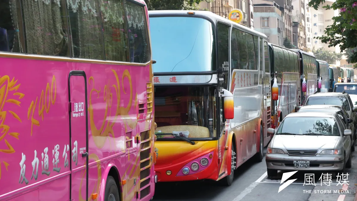 交通部長賀陳旦表示,對於遊覽車總量管制如何推動,目前尚無具體定案。(資料照,顏麟宇)