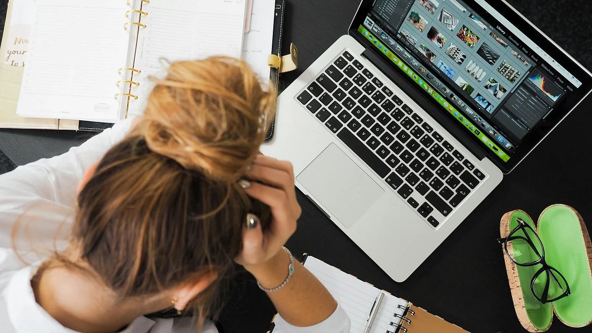 yes123求職網的最新調查顯示,雖然職場與生活幸福指數創下近3年新高,但卻還是有近3成勞工處於負債生活,逾半數自認為身心不健康。(示意圖/取自pexels) yes123求職網的最新調查顯示,雖然職場與生活幸福指數創下近3年新高,但卻還是有近3成勞工處於負債生活,逾半數自認為身心不健康。(示意圖/取自pexels)